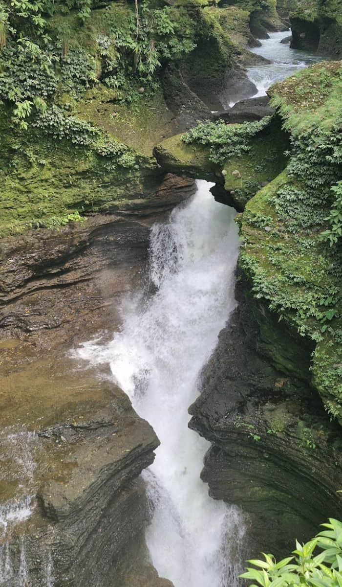 waterfall (700 x 1200 px)